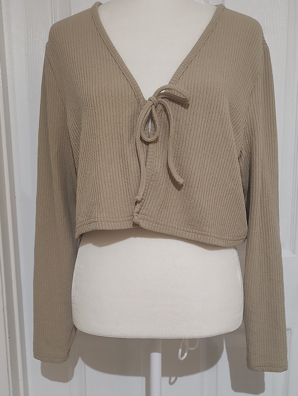 H&M Ribbed Tie Front Cropped Top - Picture 1 of 2
